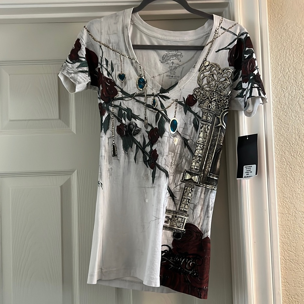 CLEARANCE NWT Remelee t-shirt with roses and jewels on front and back